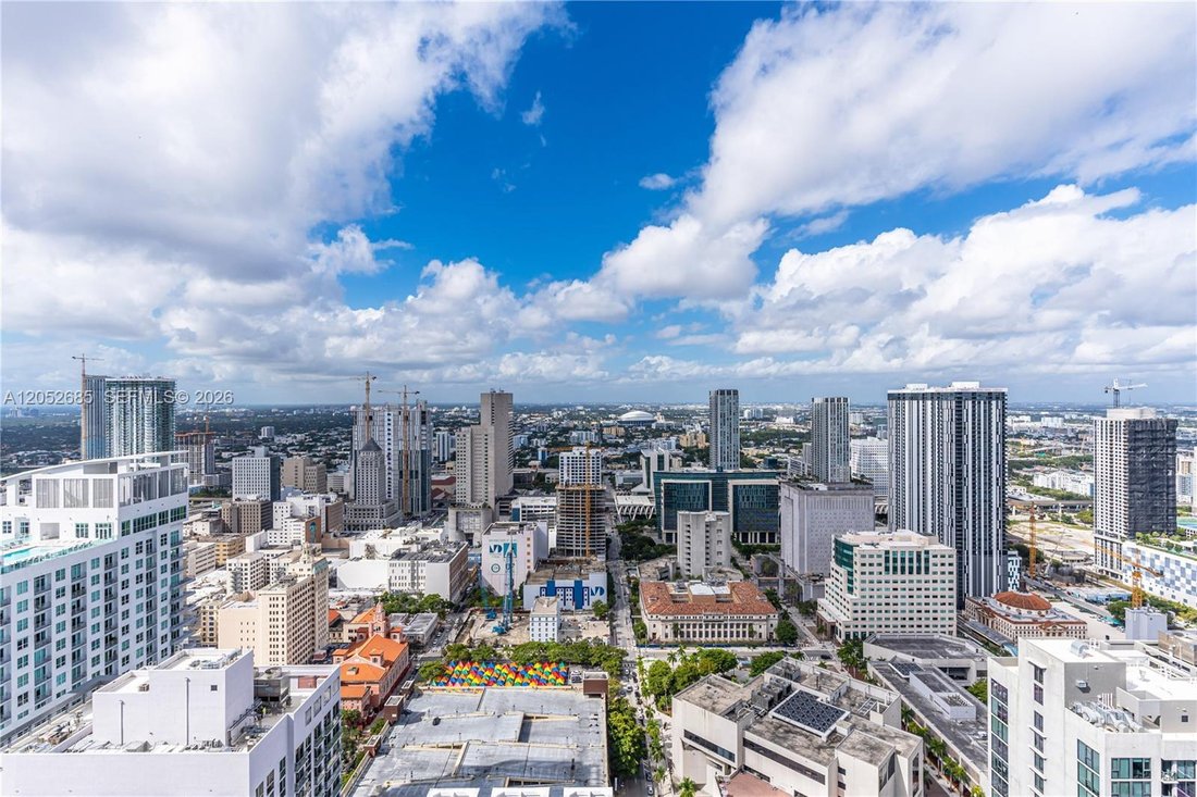 Condo in Miami, Florida, United States 3 - 18432294