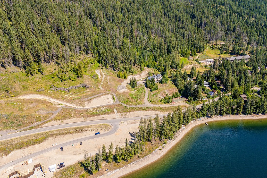House in Tappen, British Columbia, Canada 1 - 18430495