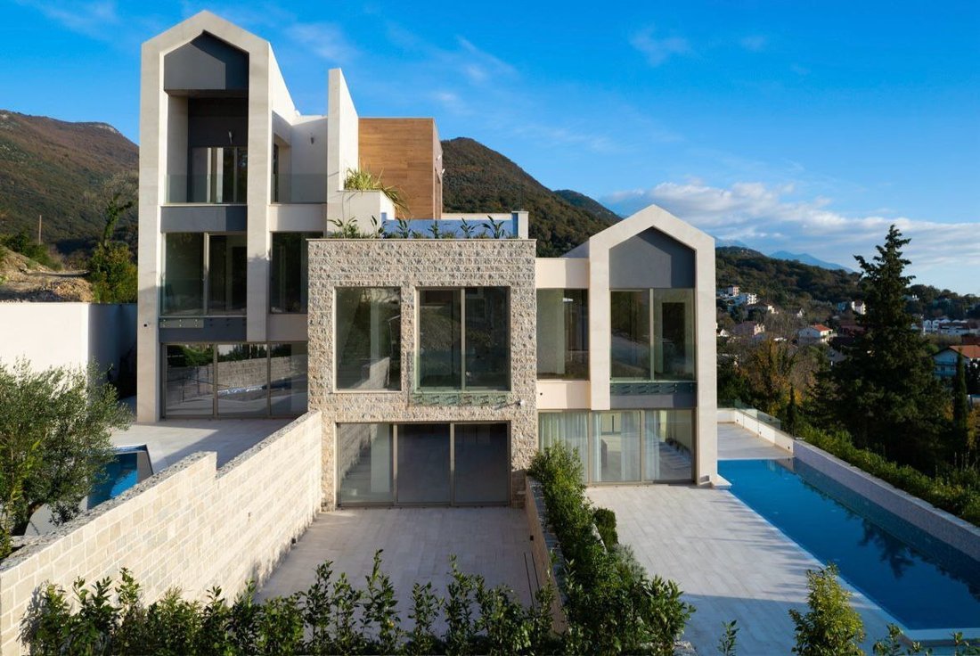 Apartment in Donja Lastva, Tivat Municipality, Montenegro 1 - 18428167