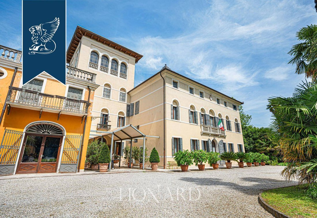 Villa in Volpago del Montello, Veneto, Italy 3 - 18432517