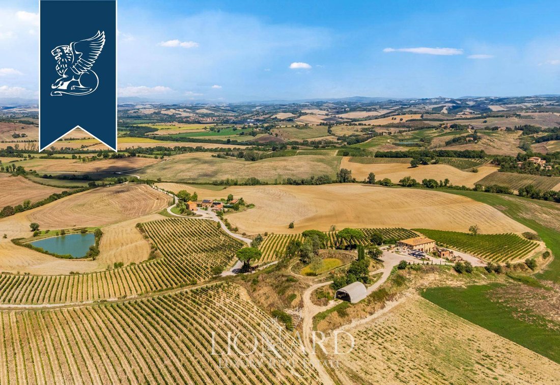 Villa in Montalcino, Tuscany, Italy 3 - 18432948
