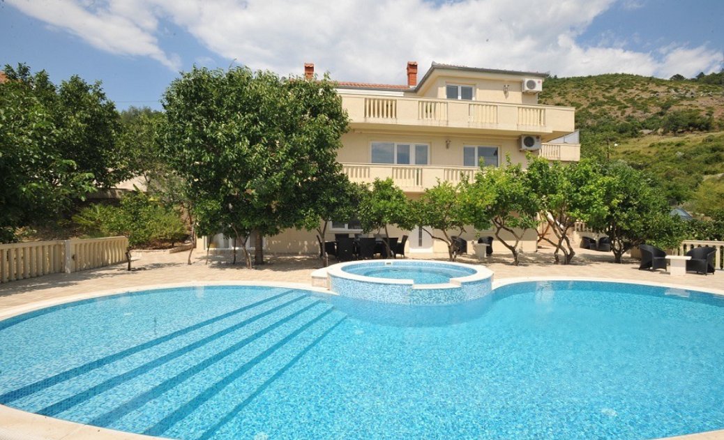 Villa in Tivat, Tivat Municipality, Montenegro 1 - 18430257