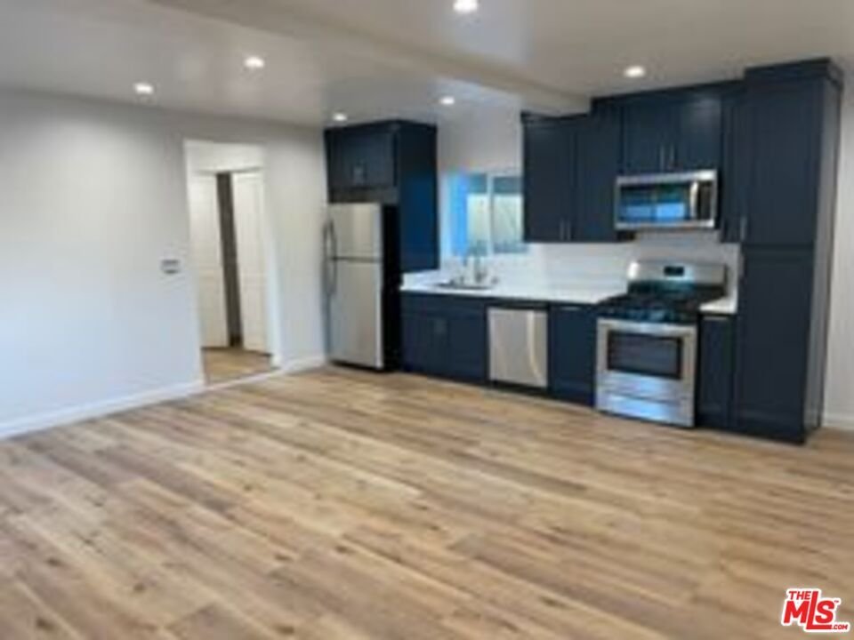 Los Angeles, California, United States 4 - 18432236