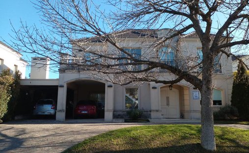 House in Belén de Escobar, Buenos Aires Province, Argentina 1