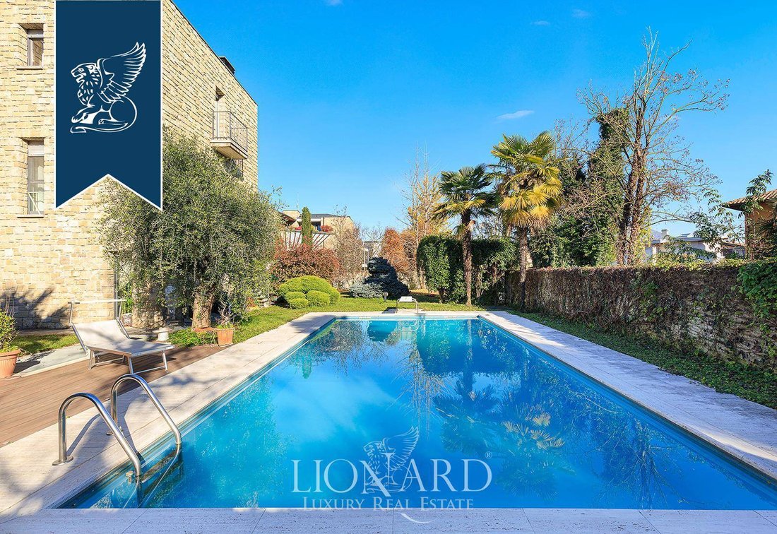 Villa in Gorle, Lombardy, Italy 4 - 18432663