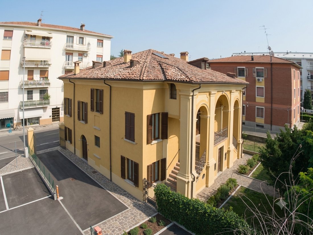 Villa in Historic Center, Modena, Emilia-Romagna 2 - 18433713
