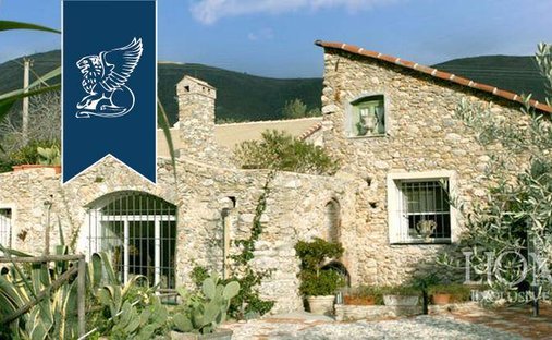 Villa in Cisano sul Neva, Liguria, Italy 1