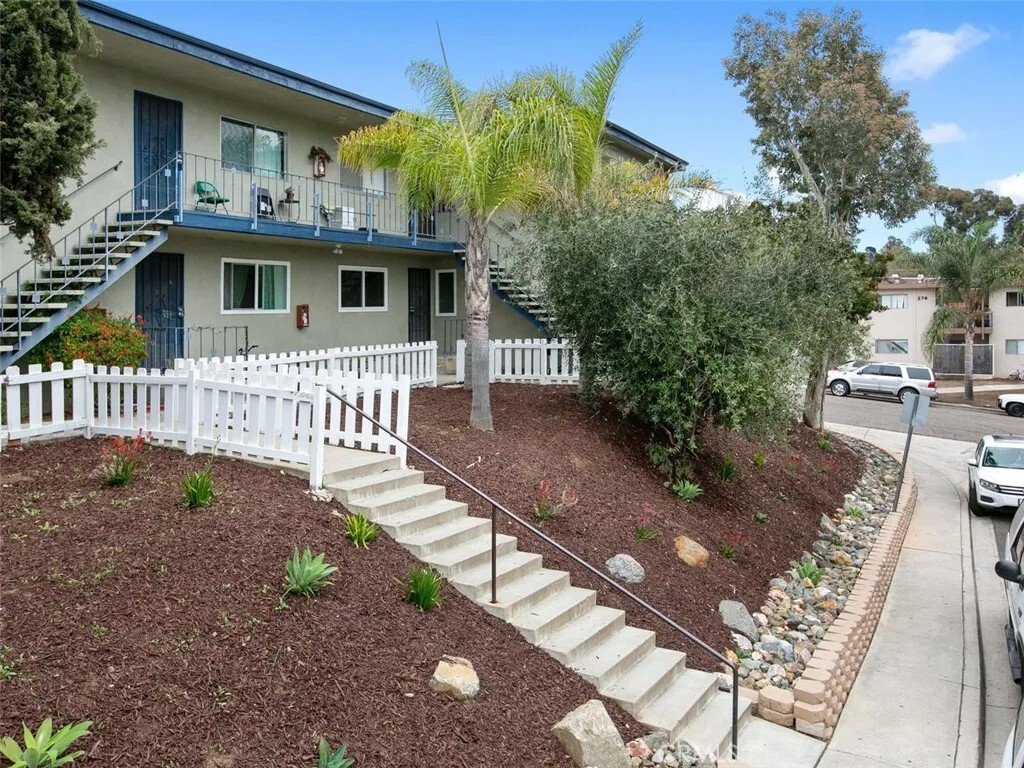 Vista, California, United States 1 - 18428325
