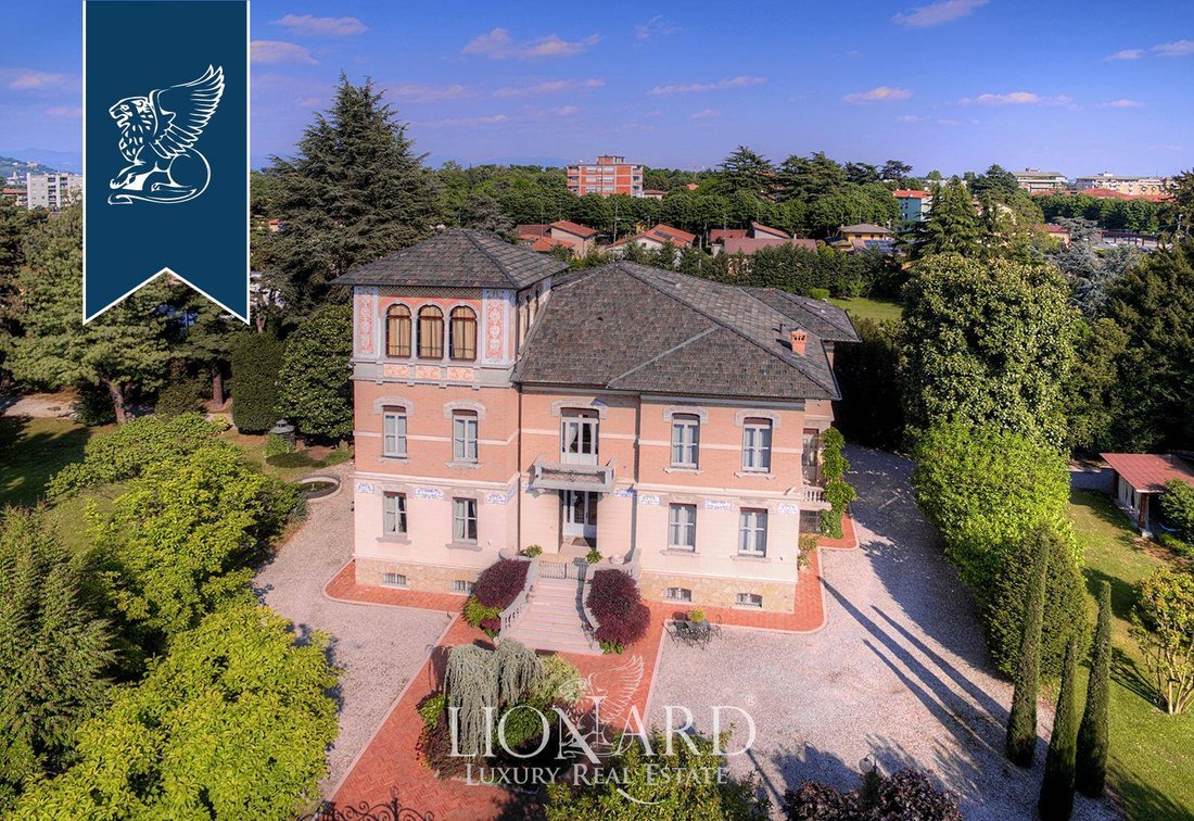Villa in Chiari, Lombardy, Italy 1 - 18432919