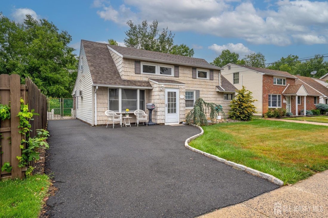 House in Woodbridge Township, New Jersey, United States 2 - 18430276