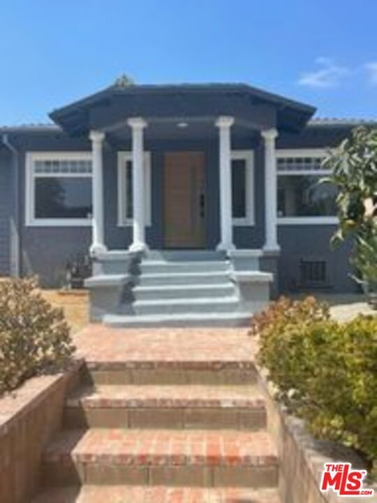 Los Angeles, California, United States 2 - 18432236