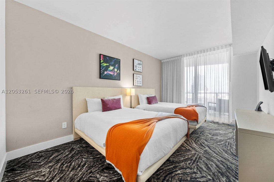 Condo in Hallandale Beach, Florida, United States 1 - 18428009