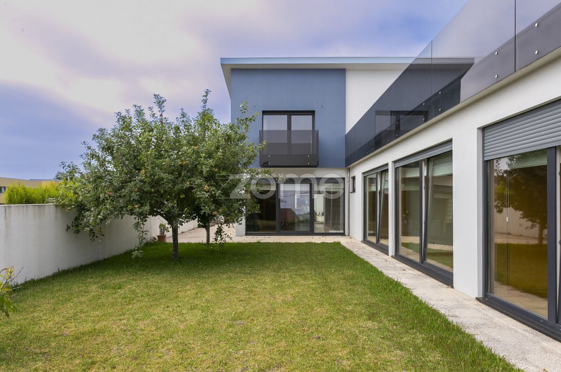 Haus in Mafamude und Vilar do Paraiso, Distrikt Porto, Portugal 1 - 18432358