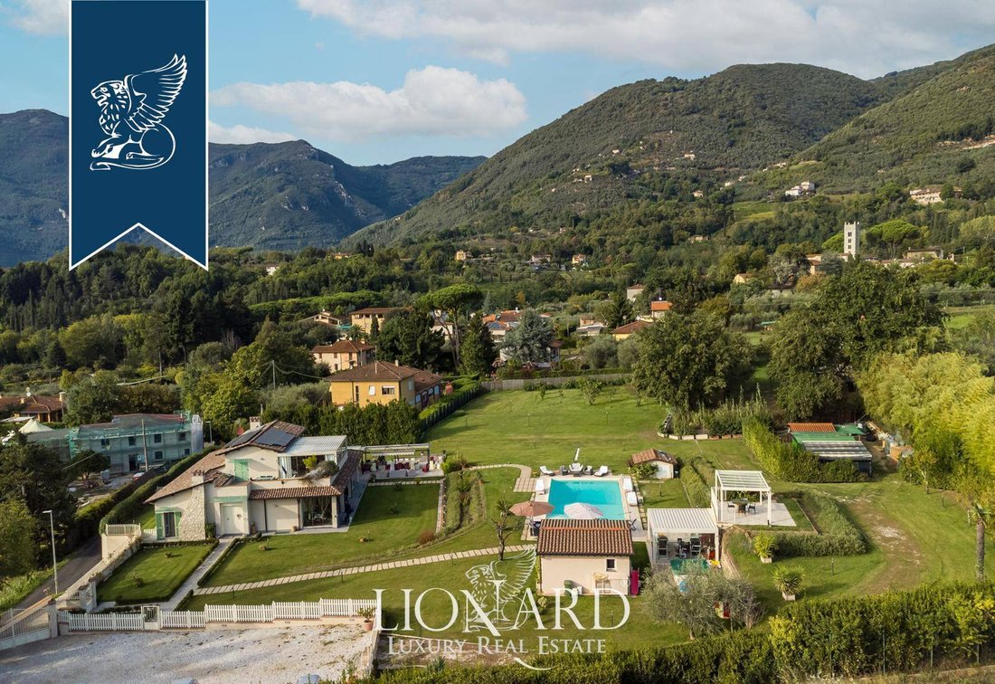 Villa in Camaiore, Tuscany, Italy 4 - 18433047