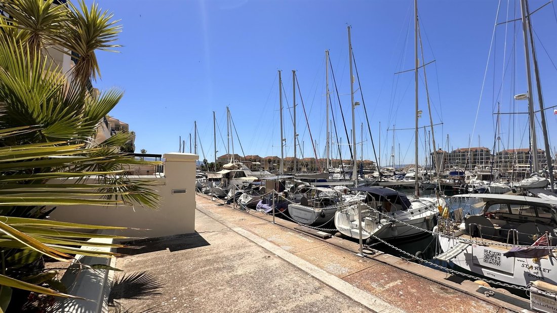 Apartment in Gibraltar, Gibraltar 2 - 18428520