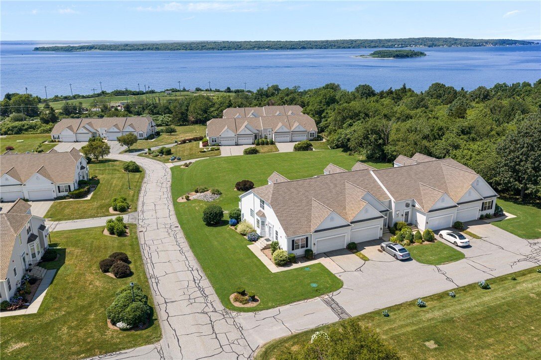 Condo in Portsmouth, Rhode Island, United States 1 - 18428450
