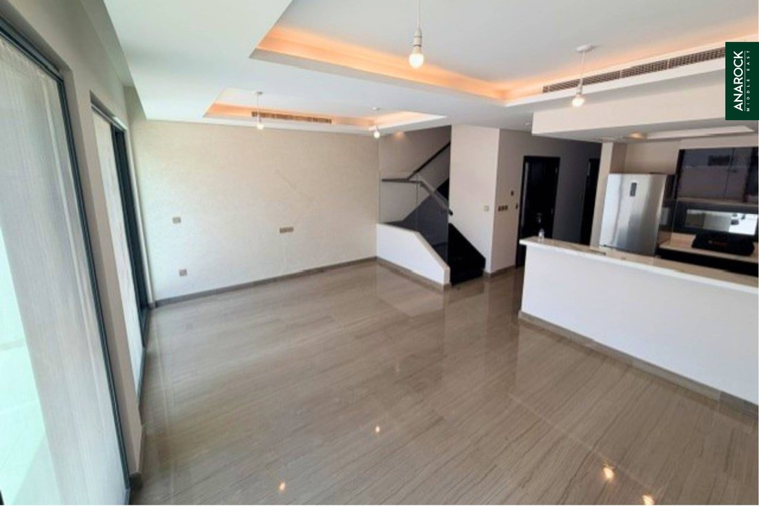 Villa in Damac Hills, Dubai, United Arab Emirates 2 - 18428223