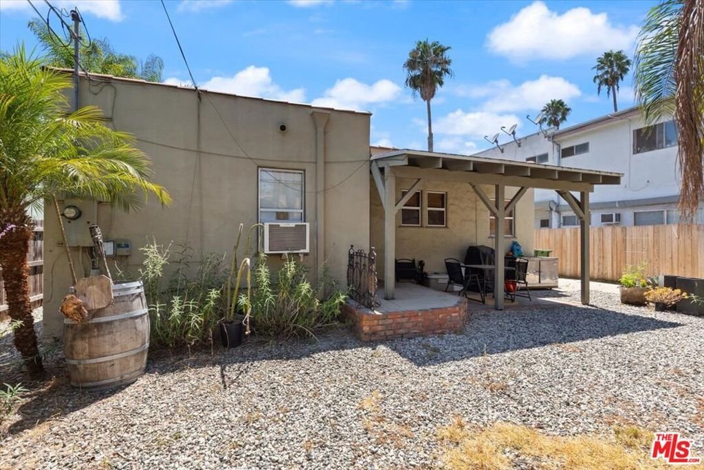 Los Angeles, California, United States 5 - 18433590