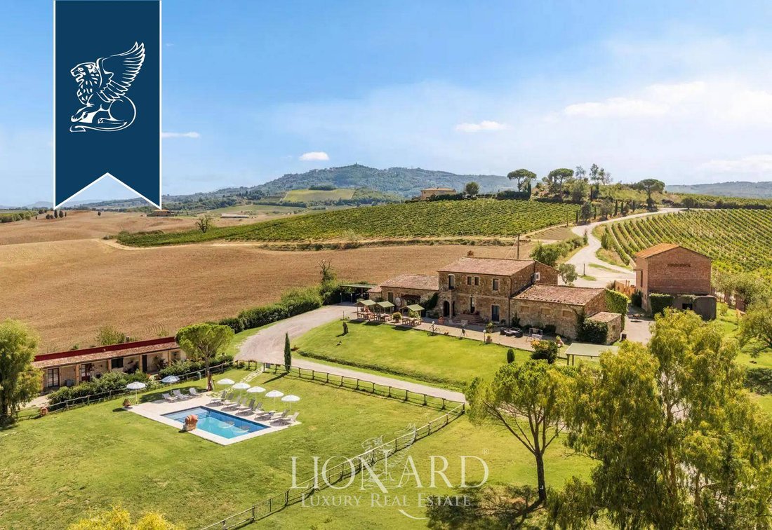 Villa in Montalcino, Tuscany, Italy 1 - 18432948