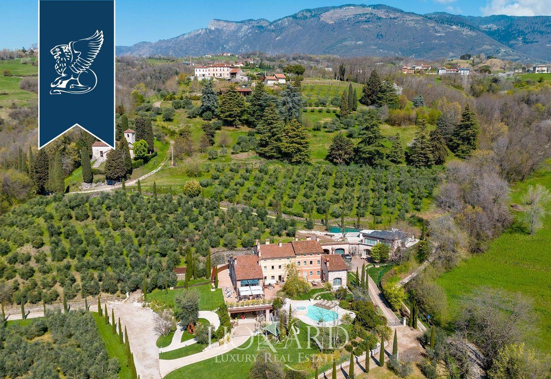Villa in Carre, Veneto, Italy 3 - 18433131