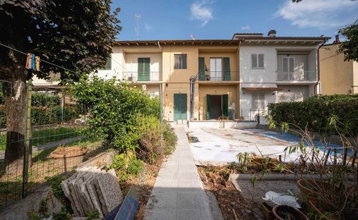Townhouse in Brozzi - Quaracchi, Florence, Italy 1