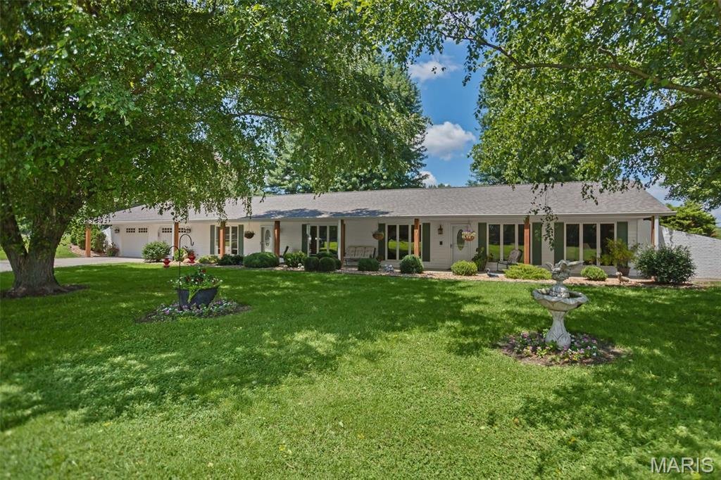House in Bethalto, Illinois, United States 3 - 18431078
