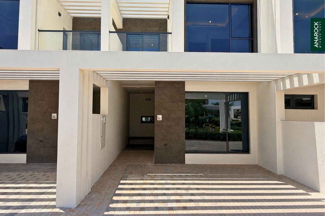 Villa in Damac Hills, Dubai, United Arab Emirates 1 - 18428223