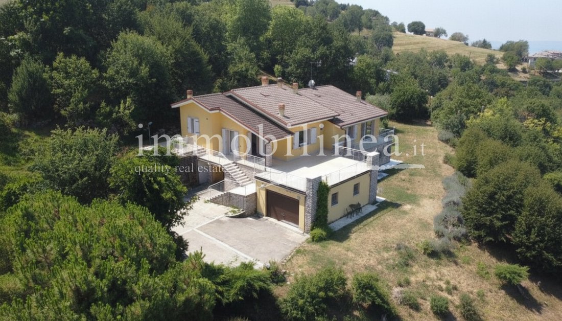 Villa in San Zeno di Montagna, Veneto, Italy 1 - 18293618