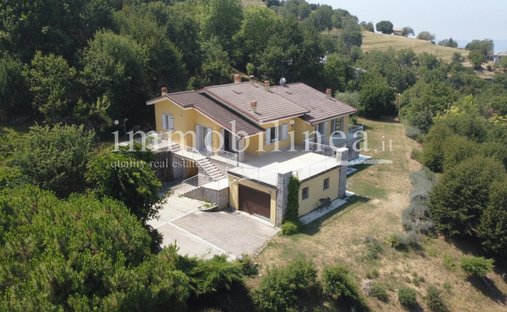Villa in San Zeno di Montagna, Veneto, Italy 1