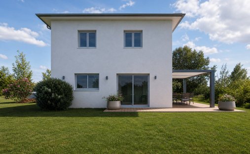 House in Ouest, Saint-Genis-Pouilly, France 1