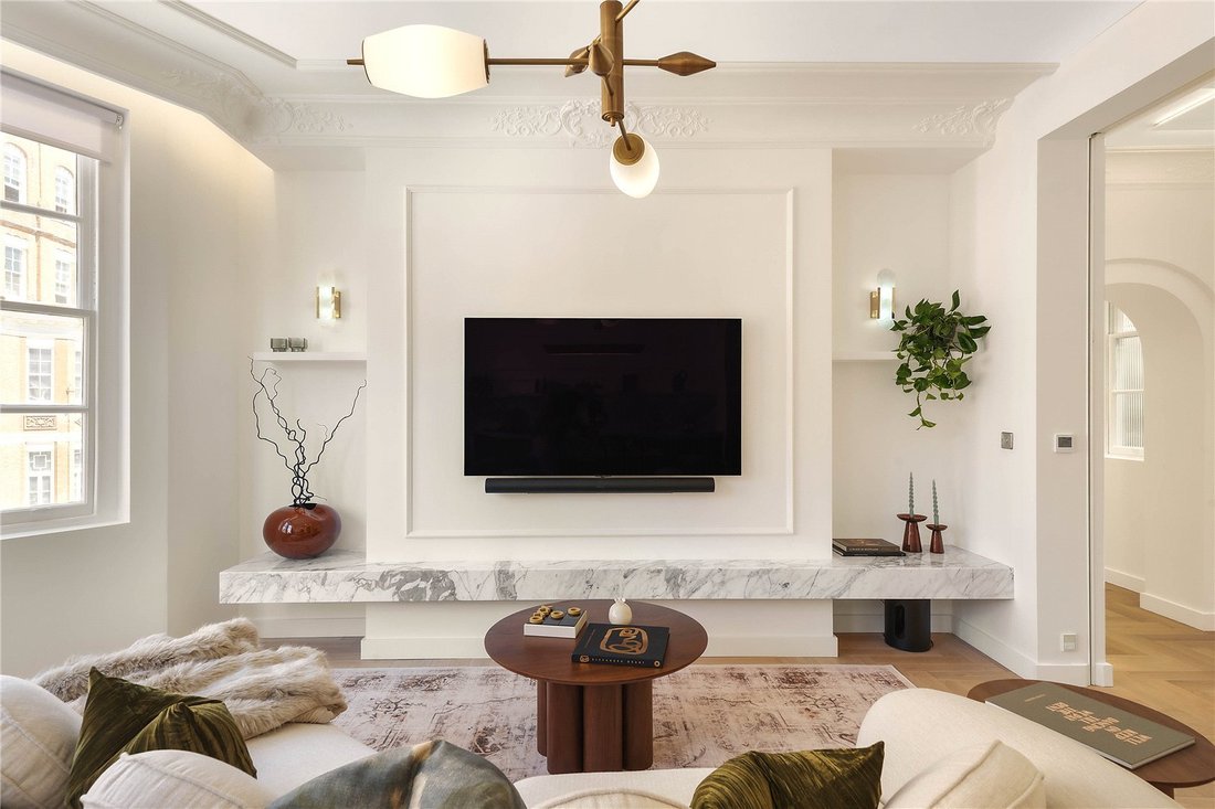 Apartment in Mayfair, Westminster, England 2 - 18428226
