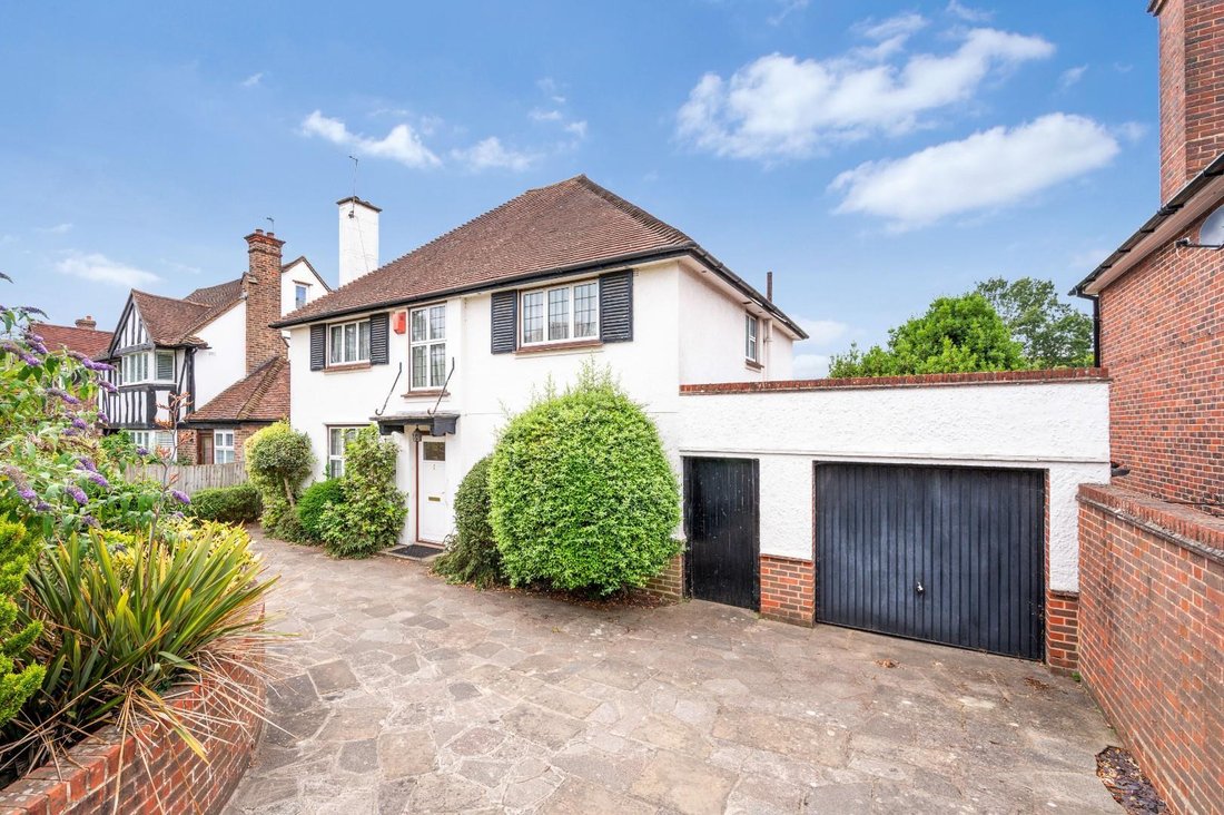 House in Epsom and Ewell, England 1 - 18427585