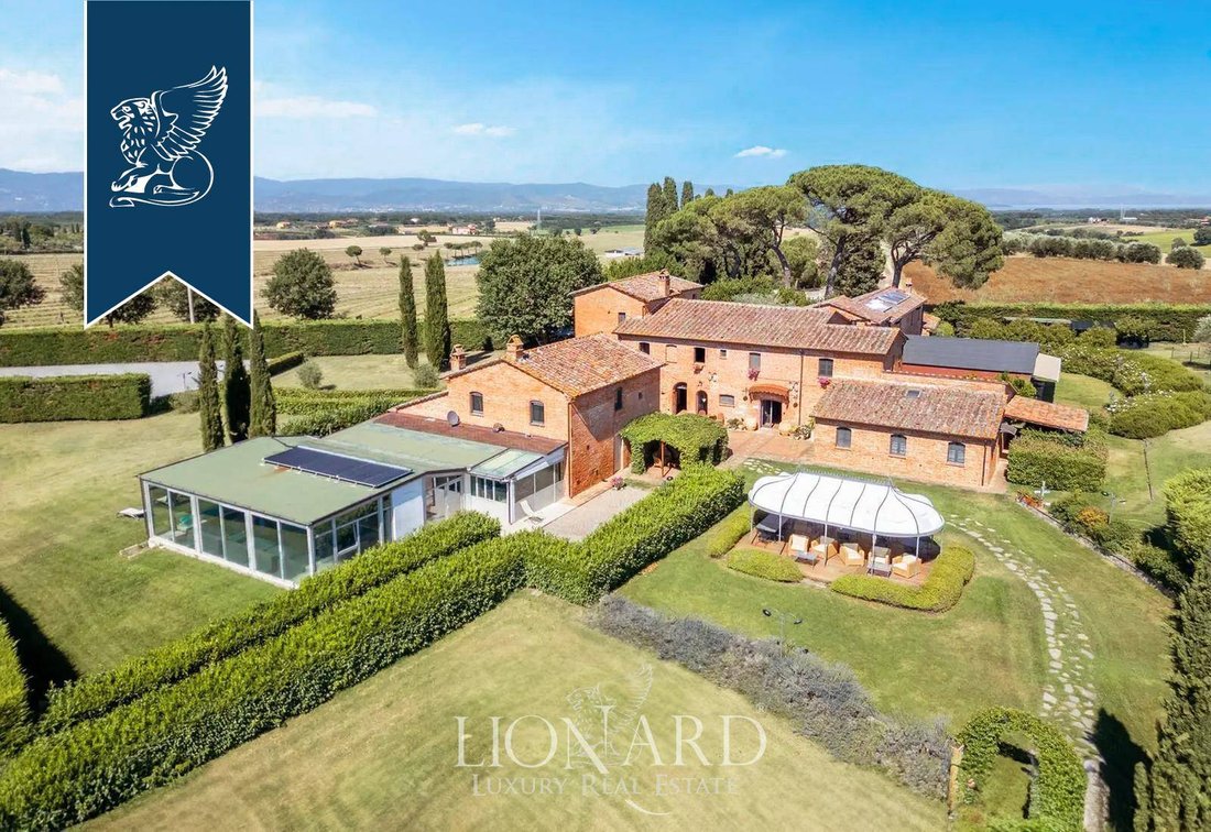 Villa in Castiglione del Lago, Umbria, Italy 2 - 18432949