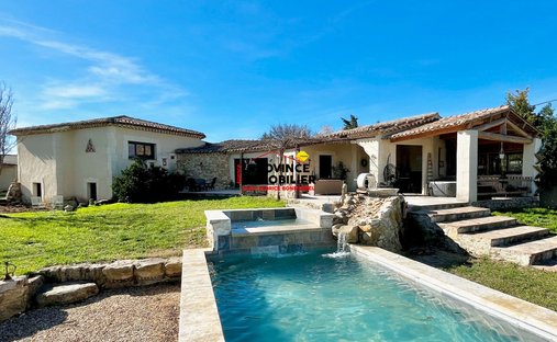 House in Sainte-Cécile-les-Vignes, Provence-Alpes-Côte d'Azur, France 1