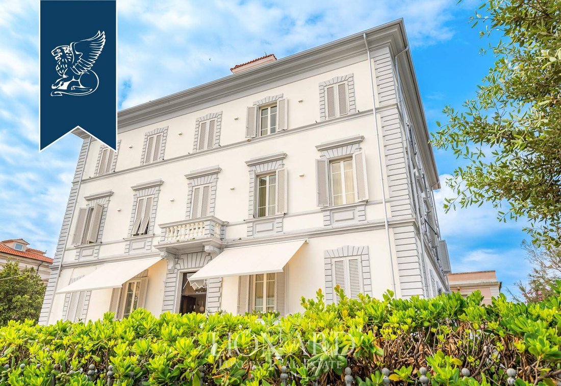 Villa in Marina di Massa Centro, Massa, Italy 2 - 18433079