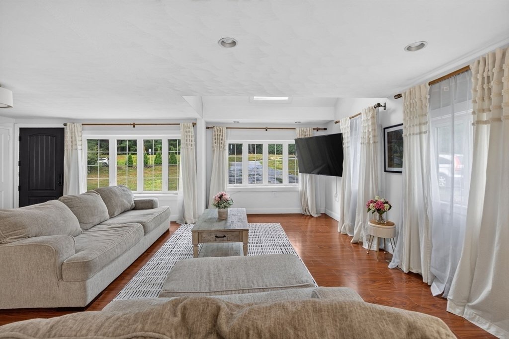 House in Framingham, MA, United States 5 - 18384315