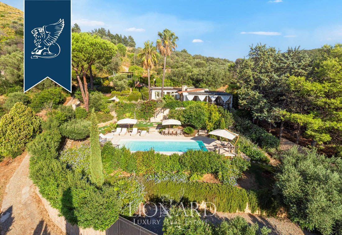 Villa in Italy 3 - 18432433