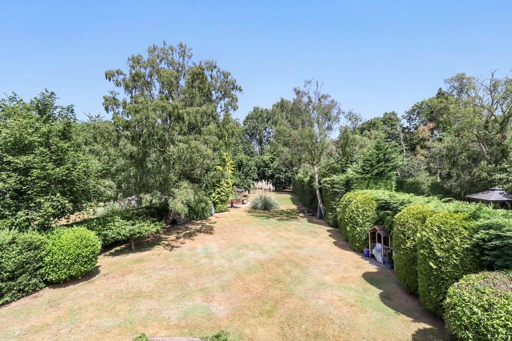 Country House in Bagshot, Windlesham, England 2 - 18430736