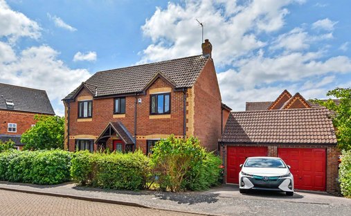 House in Shenley Brook End, England 1