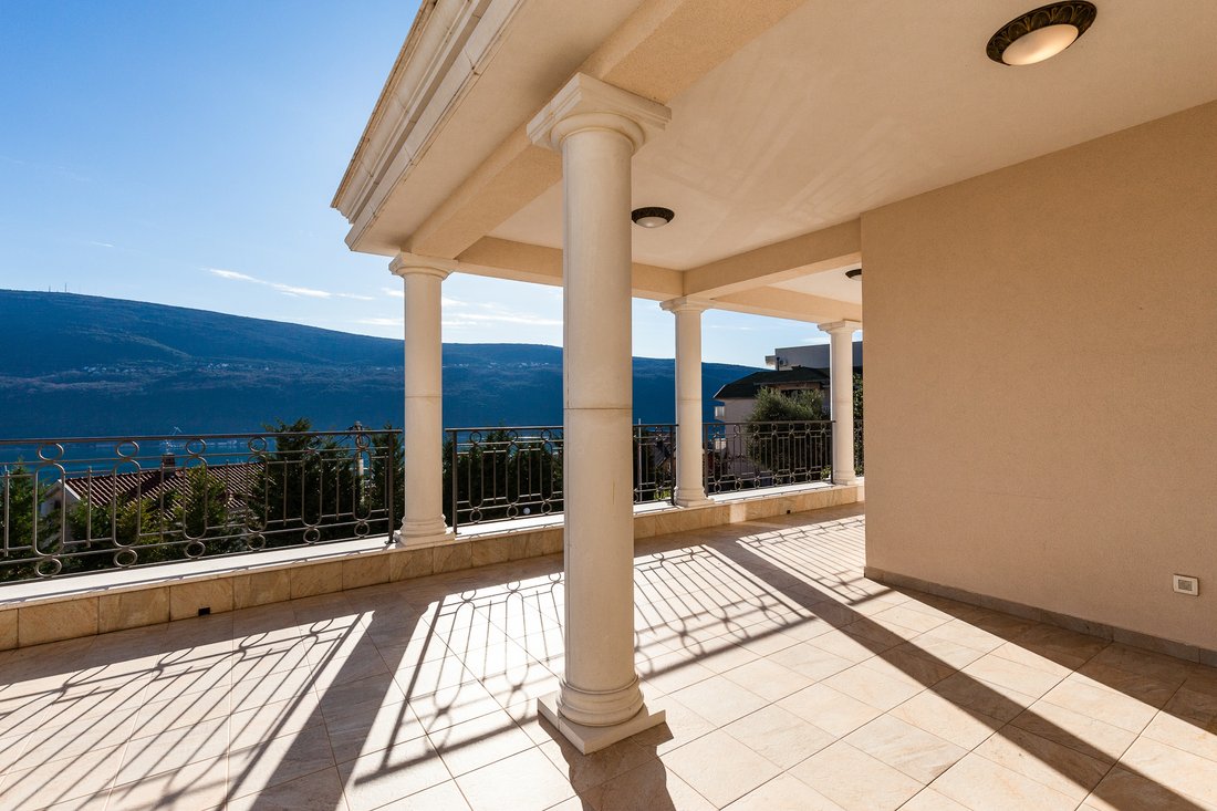 Villa in Đenovići, Herceg Novi Municipality, Montenegro 2 - 18430036