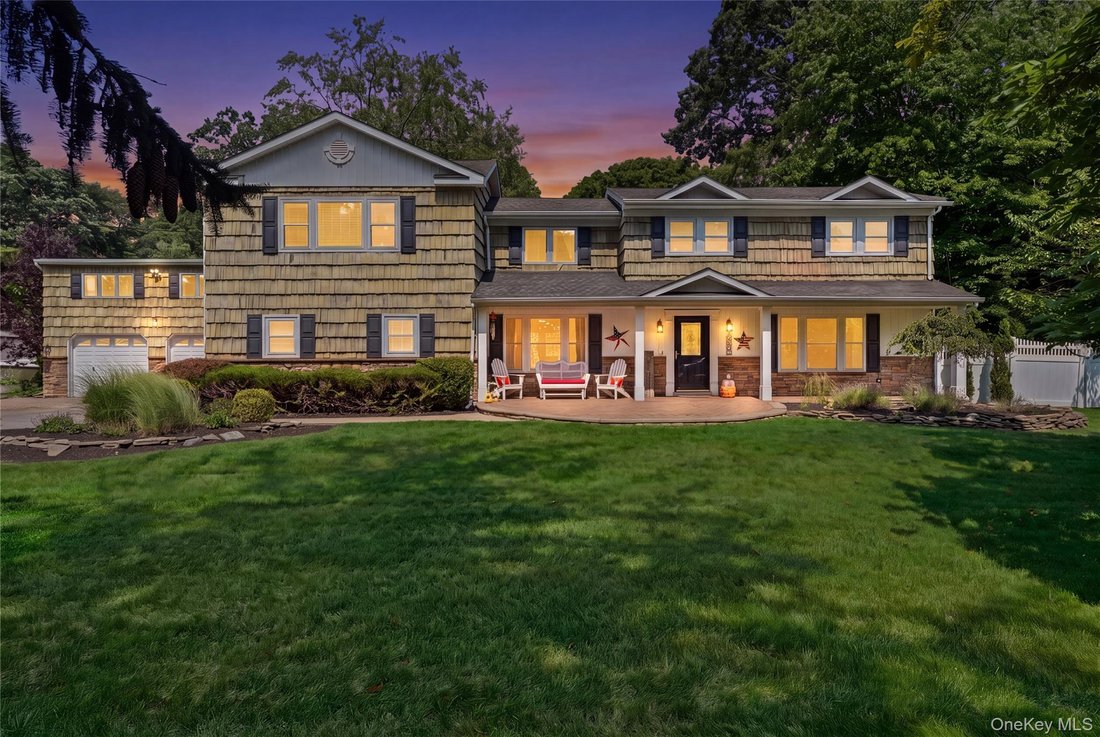 House in East Islip, New York, United States 1 - 18416227