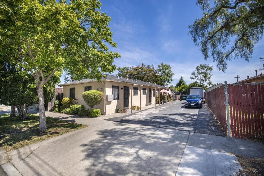 San Jose, California, United States 2 - 18430850
