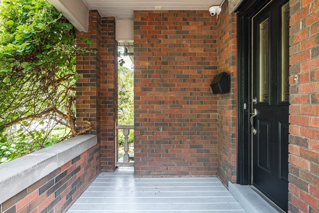 House in Hamilton, Ontario, Canada 5 - 18427185