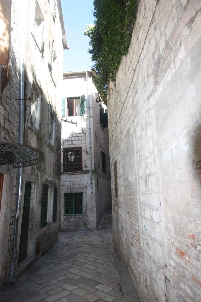Apartment in Kotor, Kotor Municipality, Montenegro 1 - 18429441