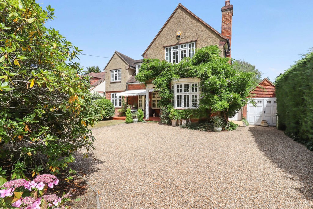 Country House in Bagshot, Windlesham, England 3 - 18430736