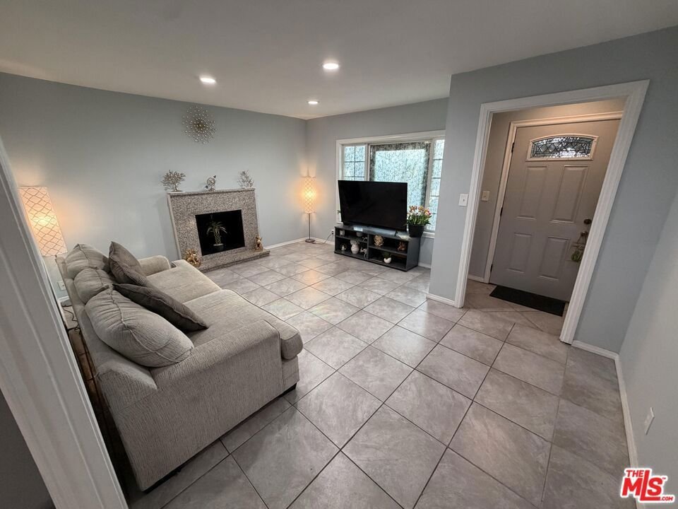 House in Signal Hill, California, United States 4 - 18431327