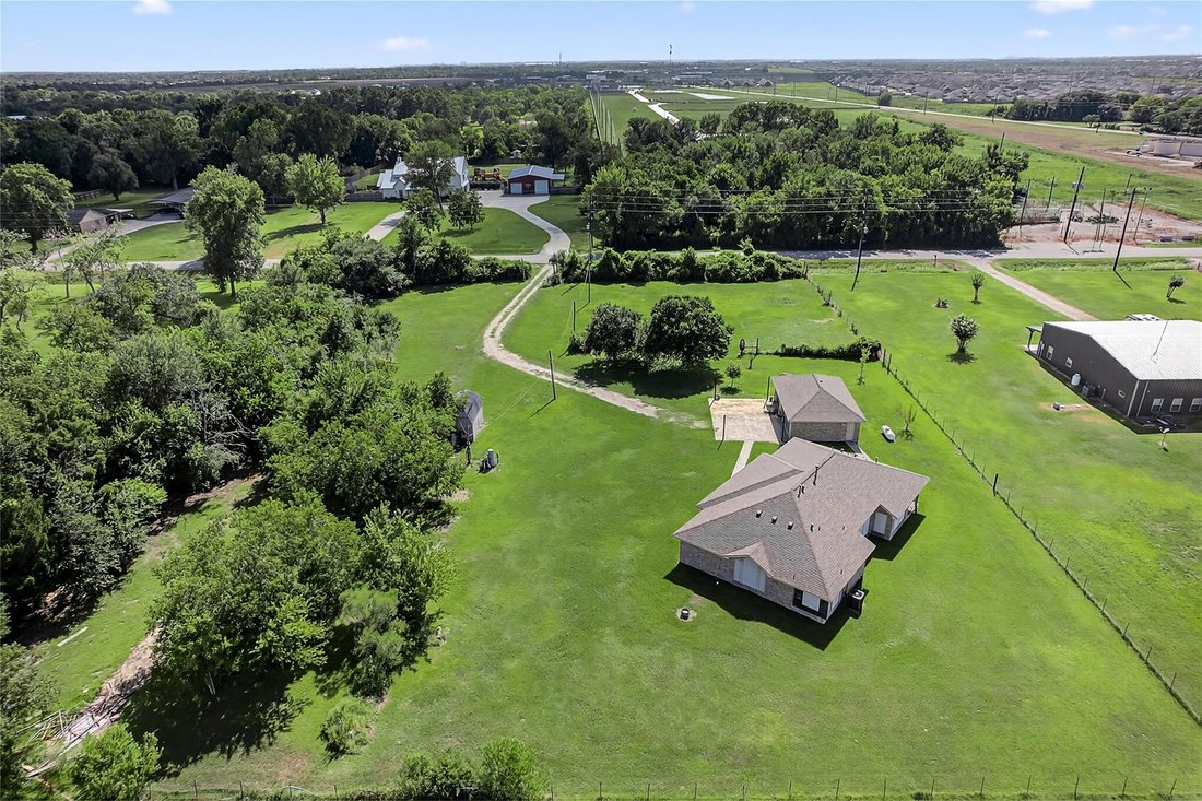 House in Baytown, Texas, United States 1 - 18432029