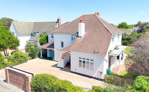 House in Milford on Sea, England 1