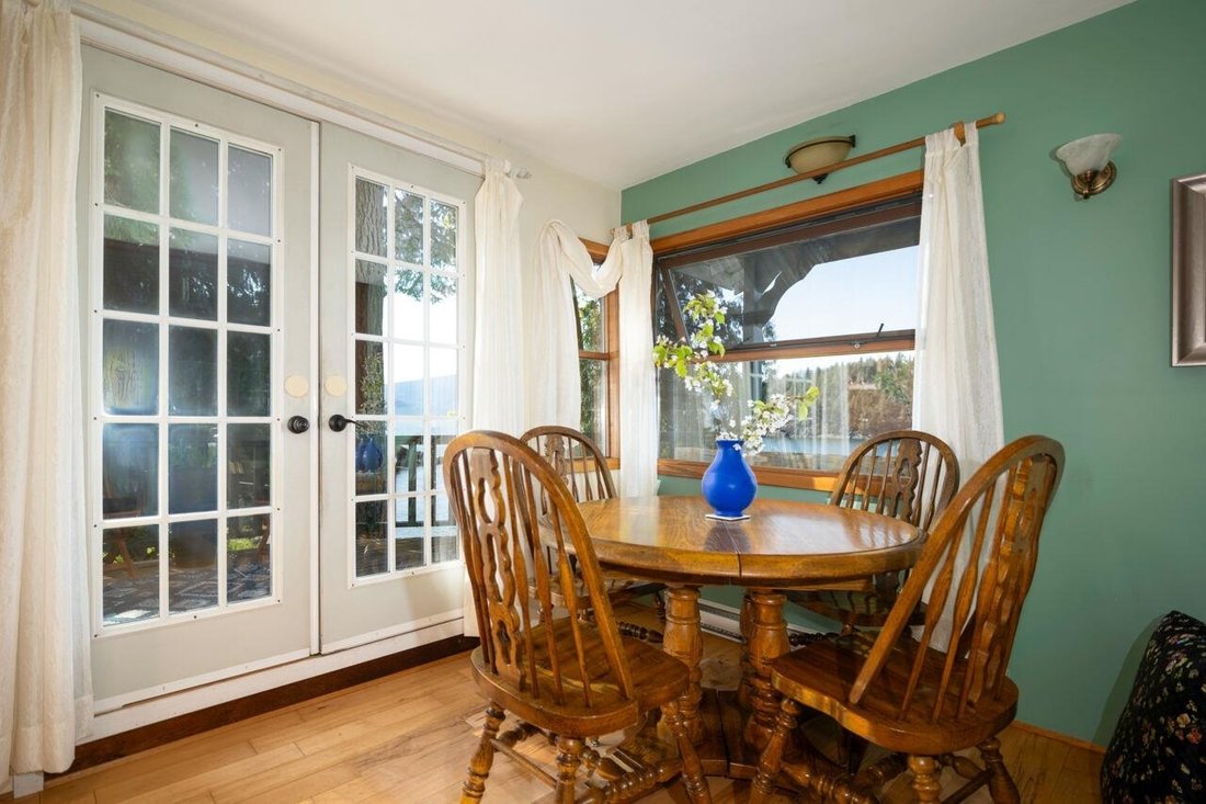 House in Bowen Island, British Columbia, Canada 4 - 18433145