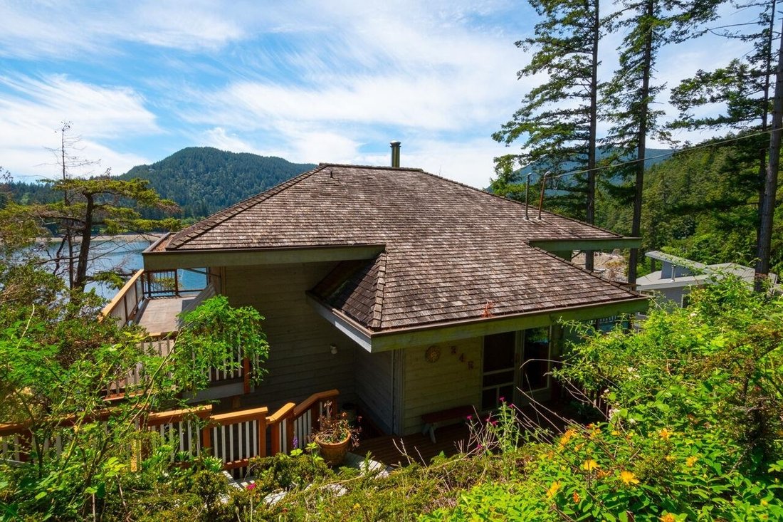 House in Bowen Island, British Columbia, Canada 2 - 18433147